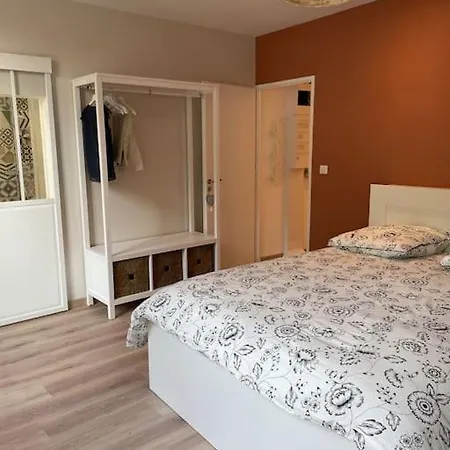 Appartement Et Parking Saintes Exterior photo