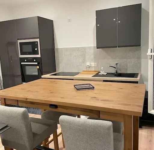 Appartement Et Parking Saintes