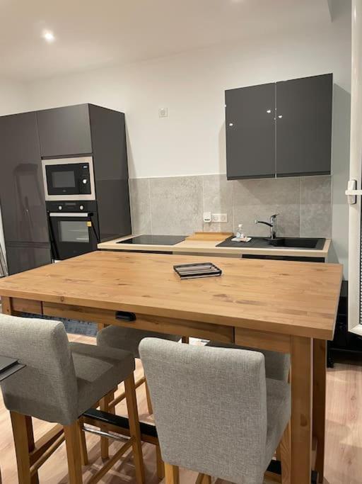 Et Parking Apartment Saintes